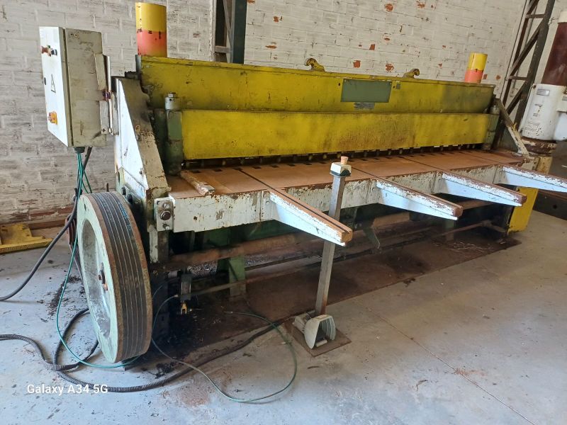 Guilhotina Mecânica Newton Guilhotina Mecânica Newton