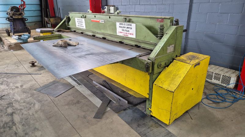 Guilhotina Newton Guilhotina Newton